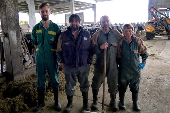 Juanjo nas instalacións da gandería en Alfoz