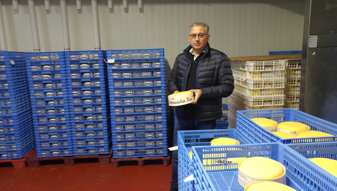 Lito Andión, no interior da queixería.