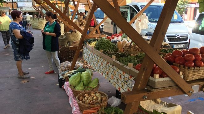 O Mercado dos Domingos de Ribadeo ten lugar no entorno da Praza de Abastos