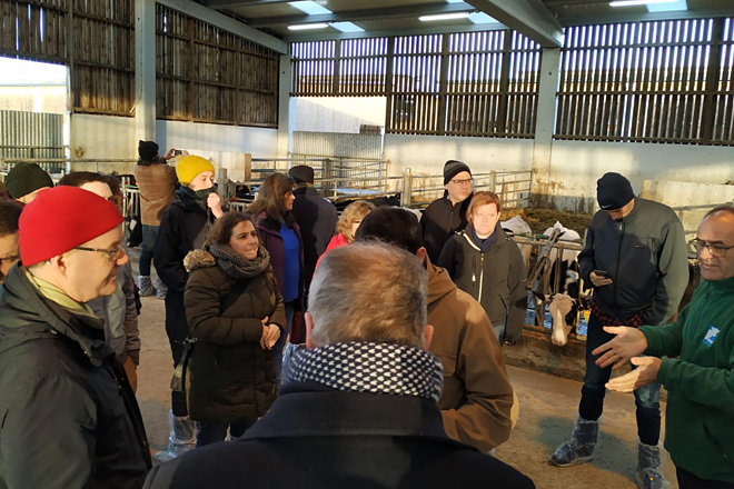 Visita dos integrantes de Dairy for future a Recría Castro