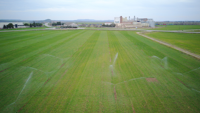 Riego-de-cebada-para-pienso-en-Finca-Bizcarra--Aragon-FIMA-2020-