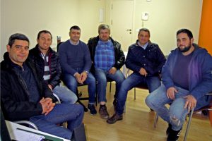 Roberto López, primeiro pola esquerda, acompañado doutros membros da Xunta Directiva de Agromuralla