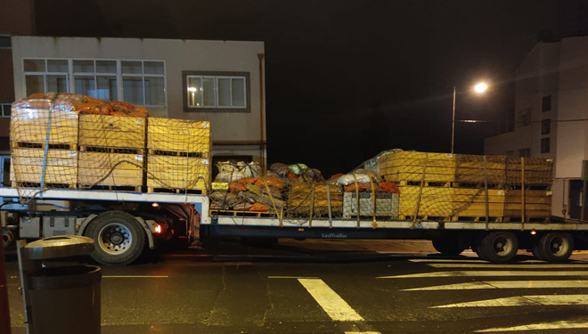 En plena campaña, neste almacén do centro de Lalín envían uns 13.000 quilos de castaña ó día para distintas fábricas tanto galegas como de Portugal.