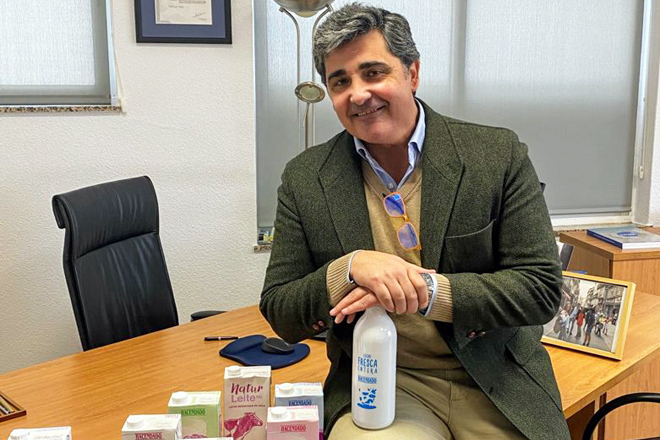 Antonio Larrea, director de Naturleite, no seu despacho en Meira