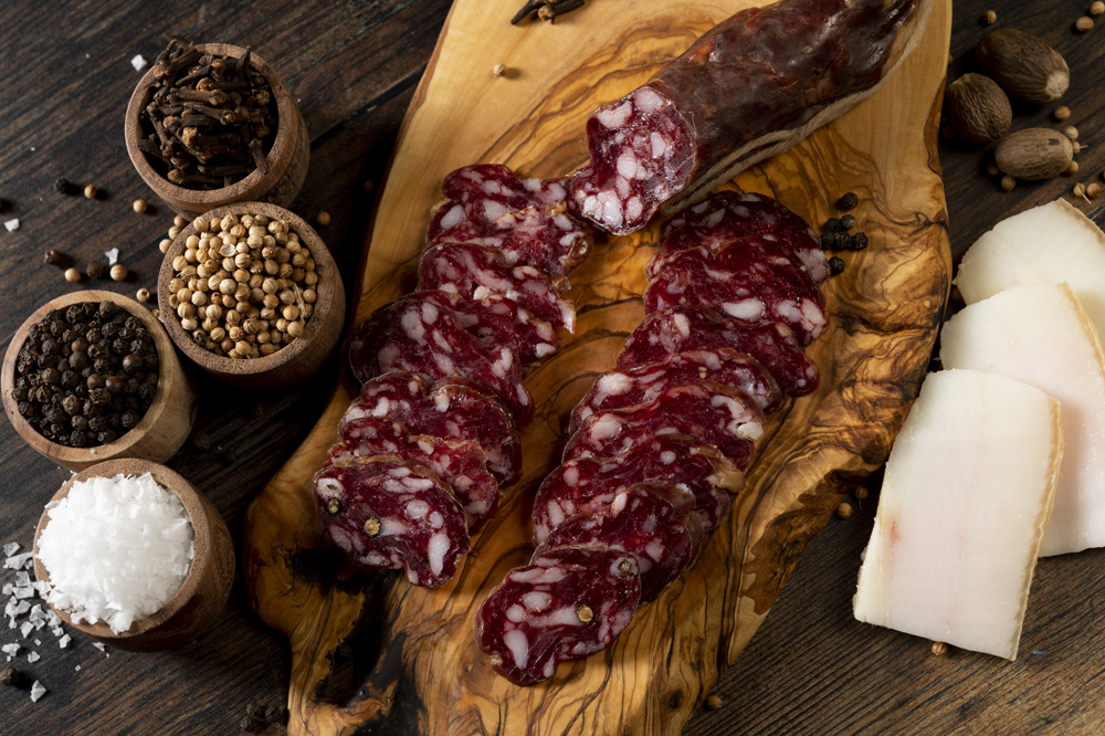Salchichón de carne de poldro e touciño de porco celta elaborado por Céltico, con explotación no concello de Muras