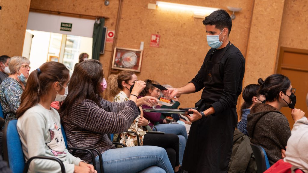 Un momento do acto de presentación en San Sadurniño, onde de deron a probar distintas elaboracións