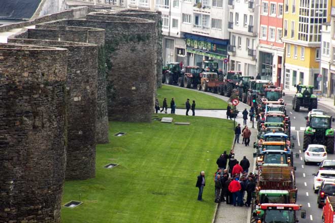 Os tractores volverán ocupar a Ronda da Muralla de Lugo, igual que o fixeran durante semanas no ano 2015