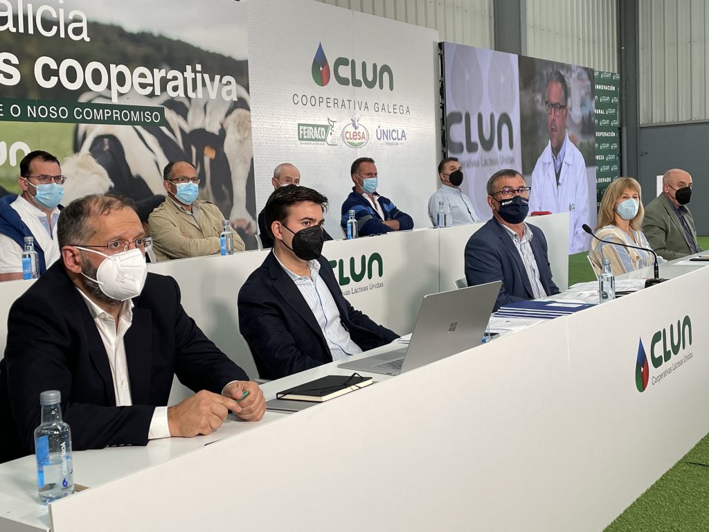 Juan Gallástegui e José Ángel Blanco, durante a Asemblea Xeral de socias e socios celebrada o pasado 30 de xullo en Melide