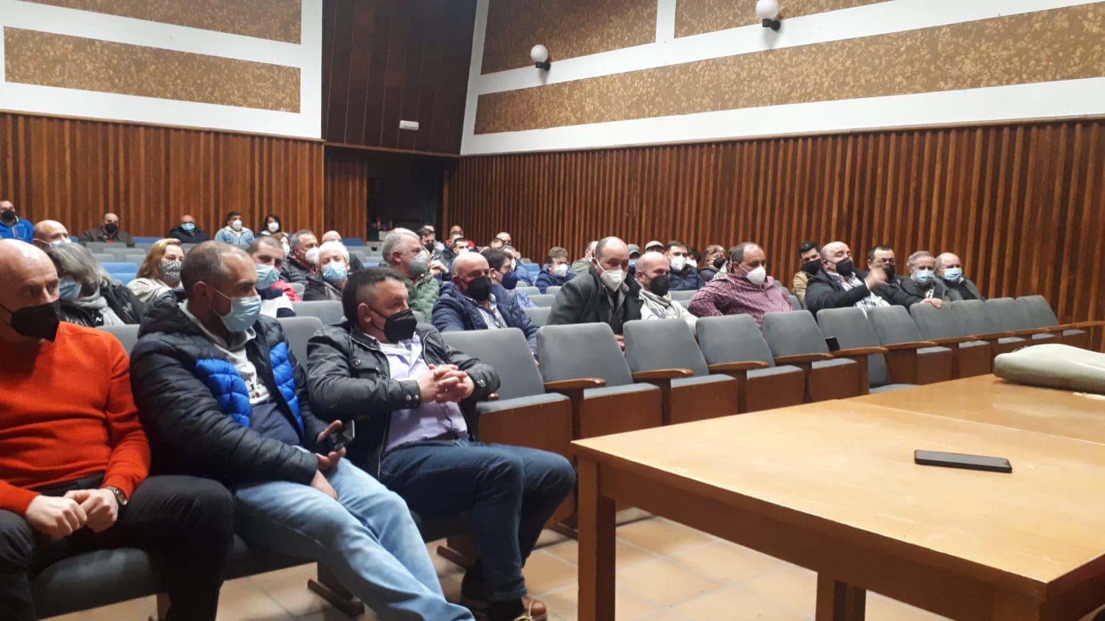 Xuntanza informativa organizada o pasado venres nas Pontes pola Asociación Gandeiros Galegos da Suprema