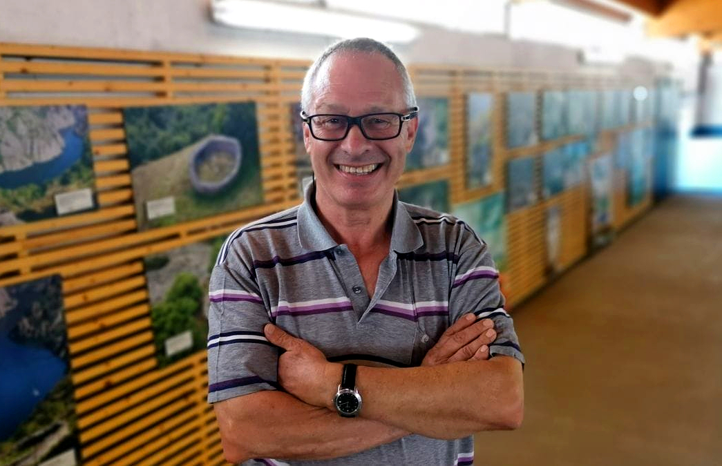 Xosé Torres Romar foi reelixido o pasado sábado como presidente da Asociación Galega de Apicultura