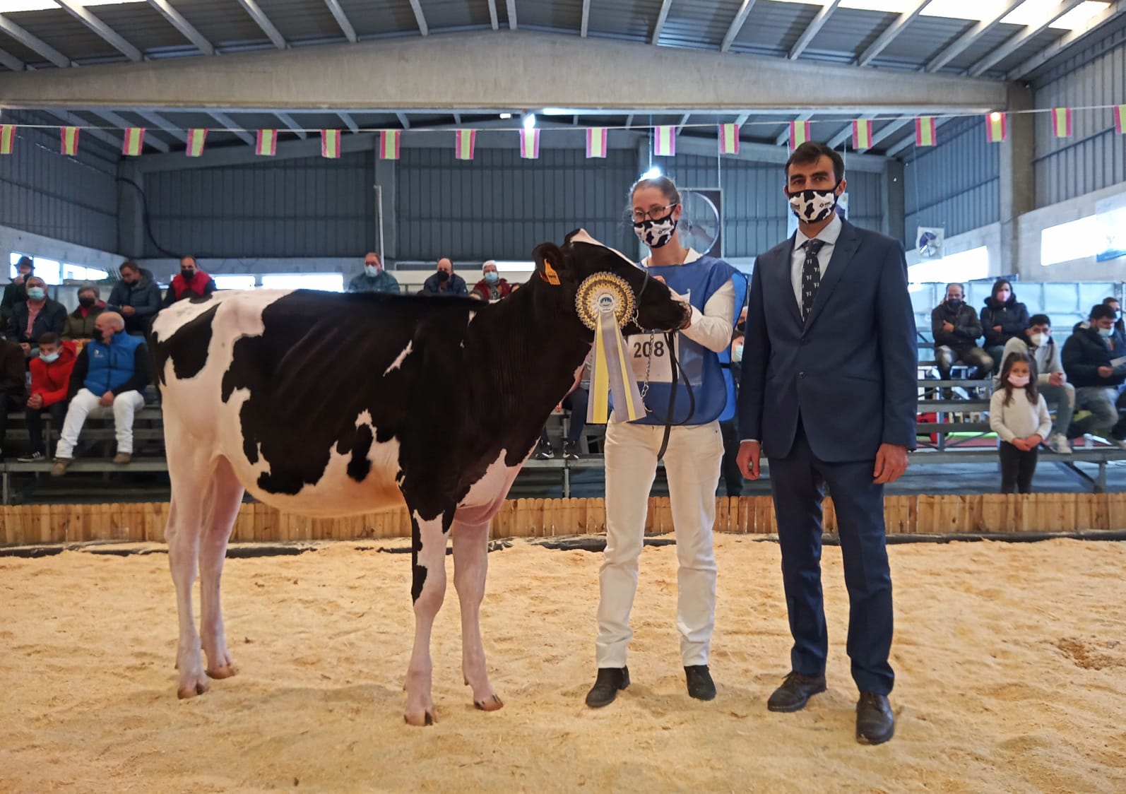 Casa-Nova-Shania-Mooving-1481-de-Ganadería-Carro-Xata-Campiona-de-Galicia-2022-e-Xovenca-Gran-Campiona-de-Galicia