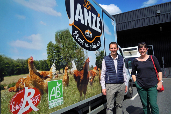 Stéphane Letué e Sophie Guillet, na sede da cooperativa Poulet de Janzé