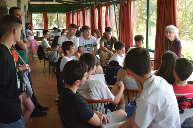 Intercambio de ideas entre os participantes no proxecto FunCAP durante a xornada de clausura