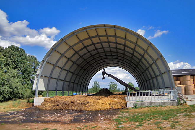 Instalación que fai as funcións de estercoleiro e pozo de purín ao mesmo tempo