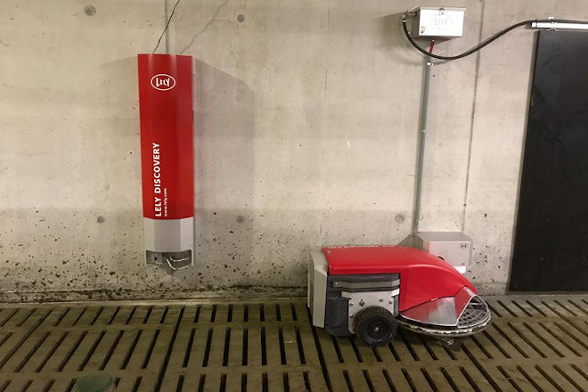lely robot periferico arrimador cargador 1.jpg
