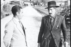 O capador José María Rodríguez e o seu pai Eduardo.