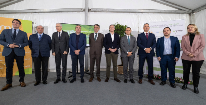 O presidente da Xunta, Alfonso Rueda, acompañado do vicepresidente primeiro e conselleiro de Economía, Industria e Innovación, Francisco Conde, visita as instalacións de Agroamb. Castro de Rei, 18/11/22.