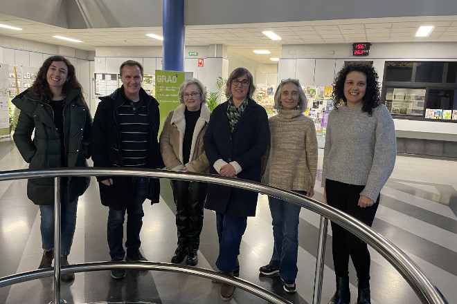 María Esther Rodríguez, Manuel Becerra, María Isabel González, María Luisa Rúa, Ana María Torrado e Marta Diéguez na Facultade de Ciencias do campus de Ourense