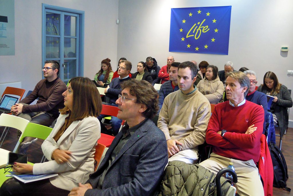Investigadores e público asistente á presentación do libro monográfico sobre o trigo autóctono