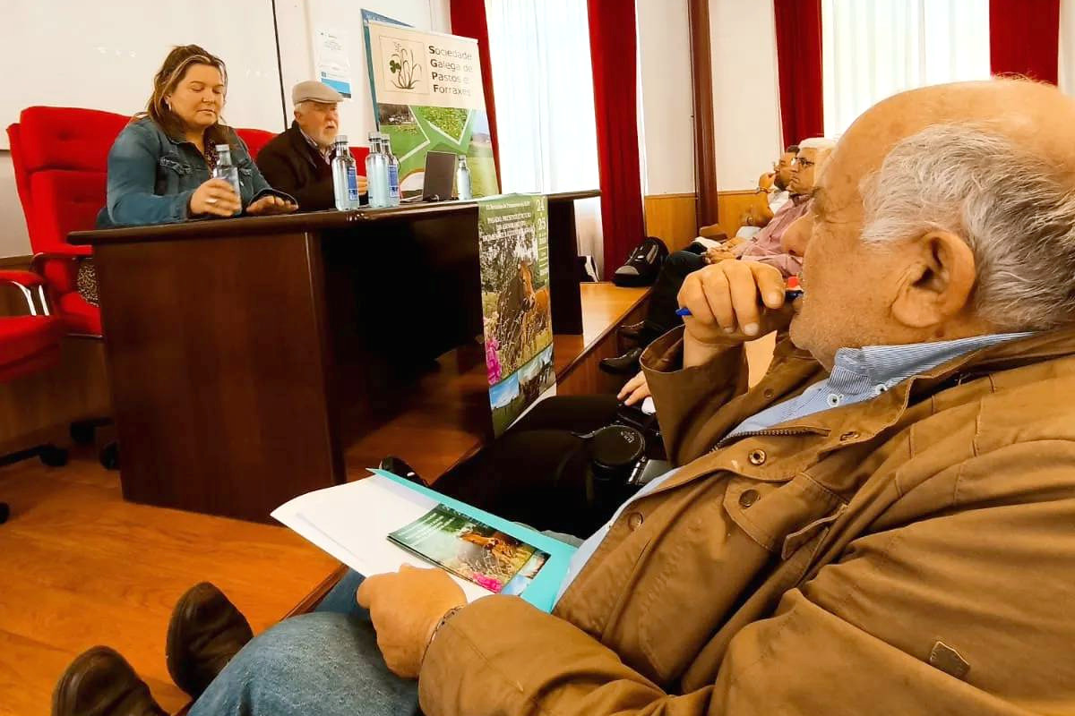 Un momento da xuntanza da Sociedade Galega de Pastos e Forraxes en Ribadeo