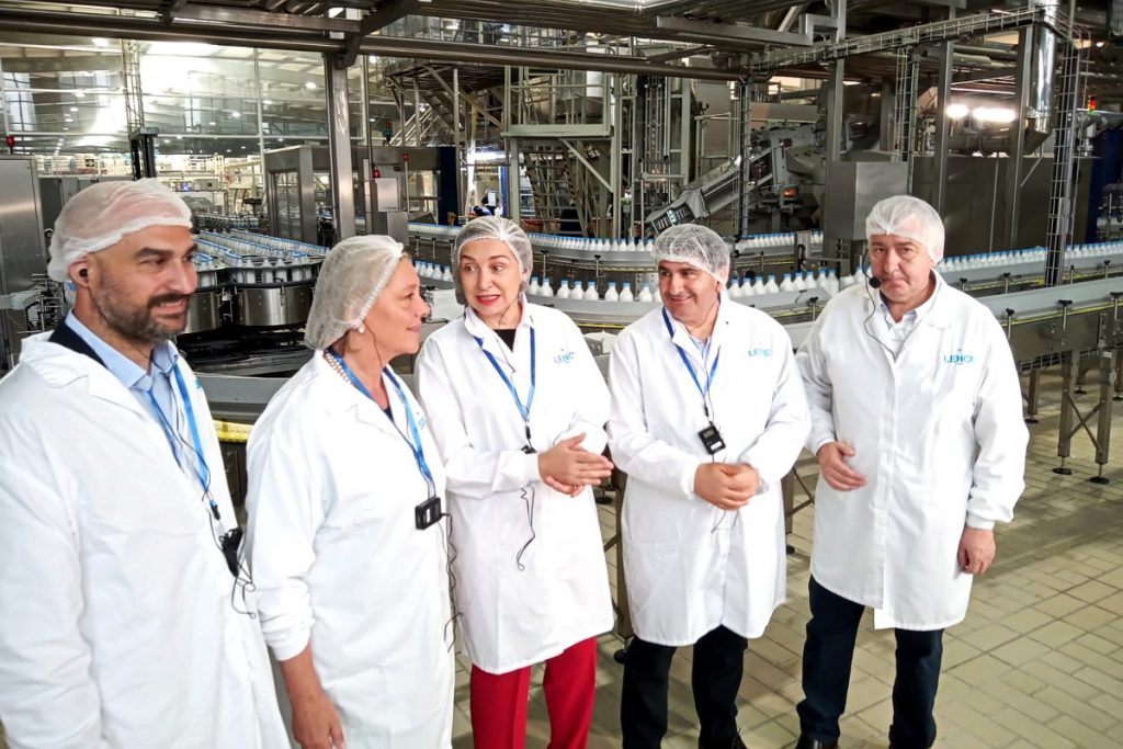 Carmen Lence (no centro), durante a visita do delegado do Goberno e a alcaldesa de Lugo