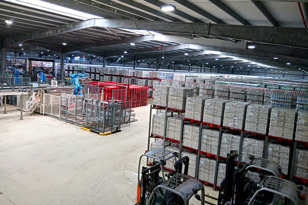 Almacén de produto acabado, desde onde se distribúe ás principais cadeas de supermercados