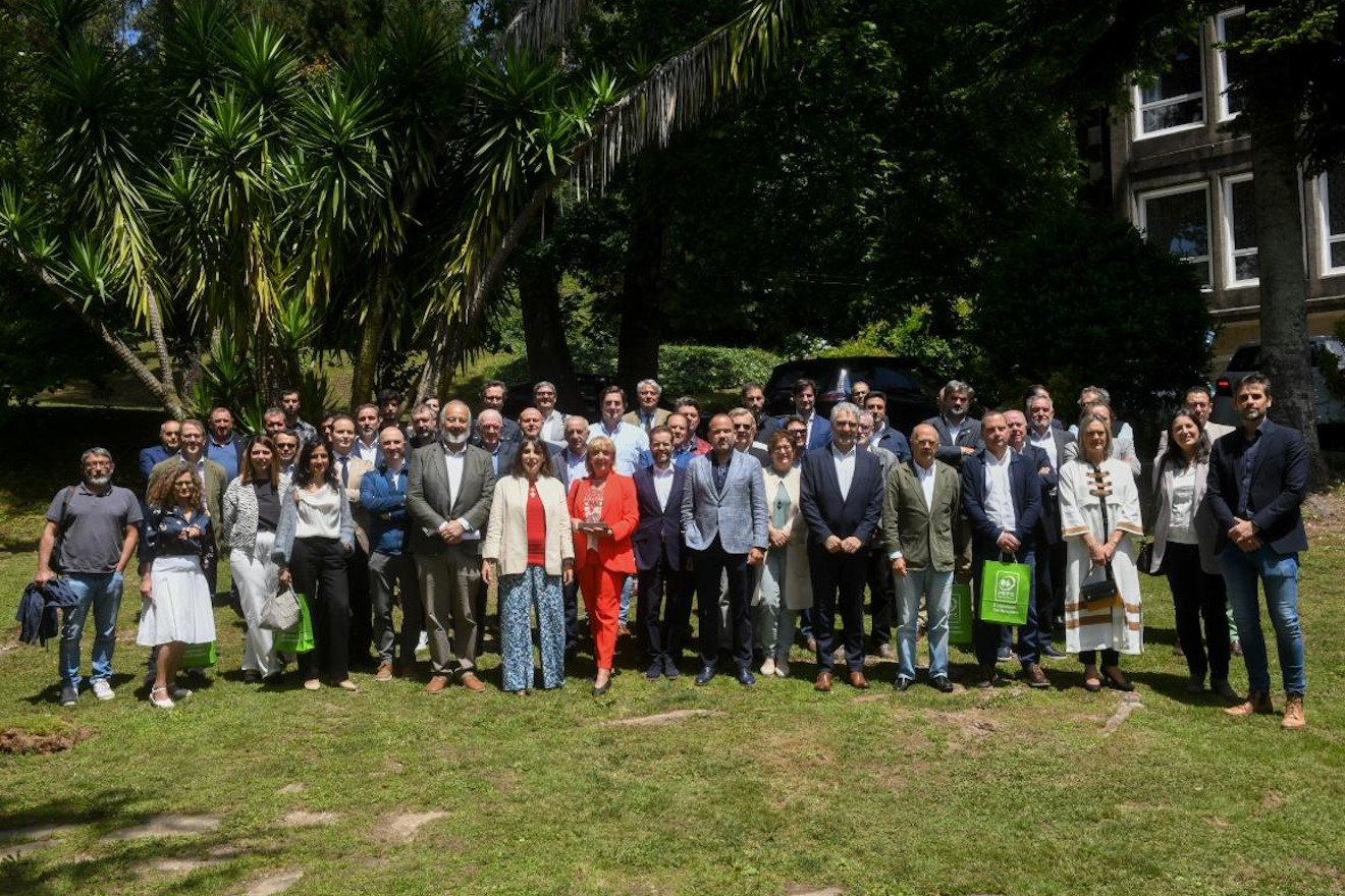 Asistentes á asemblea do Cluster da Madeira e do Deseño de Galicia