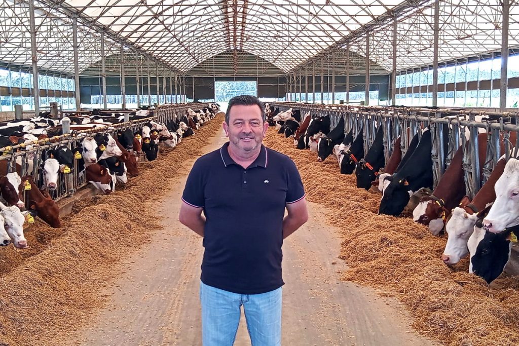 Paulo Grave, nas instalacións da explotación en Montemor-o-vello
