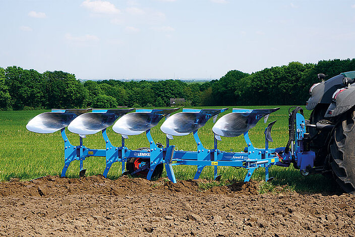 Arado de vertedeira da marca Lemken, distribuido por Corbar