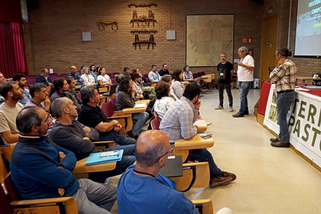 Mesa de debate sobre la coexistencia entre la ganadería extensiva y la fauna salvaje